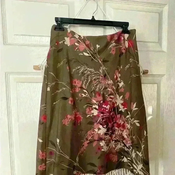 Ann Taylor Loft Floral Skirt - Picture 4 of 4